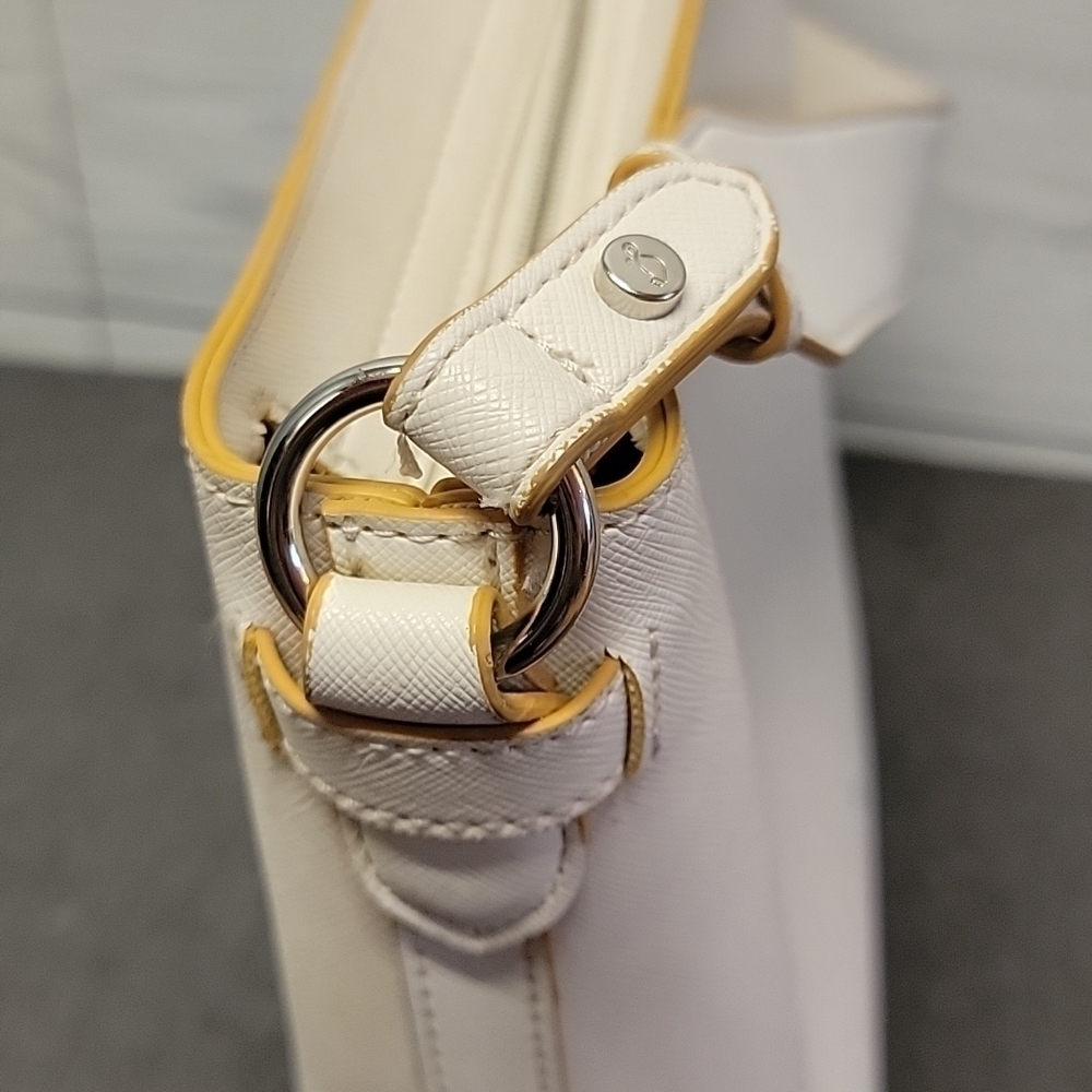 Carpisa PVC Bucket Purse - Picture 8 of 16